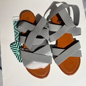 NWT Trary Gray Strappy Sandals